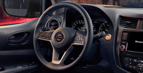 Vô lăng 3 chấu hoàn toàn mới, tích hợp Cruise control, cho góc đánh lái nhỏ hơn 12% và cảm giác đánh