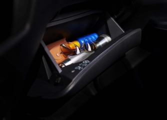 NAVARA PRO4X -  Nhiều ngăn chứa đồ tiện ích