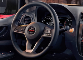 NAVARA PRO4X -  Vô lăng 3 chấu hoàn toàn mới, tích hợp Cruise control, cho góc đánh lái nhỏ hơn 12% và cảm giác đánh